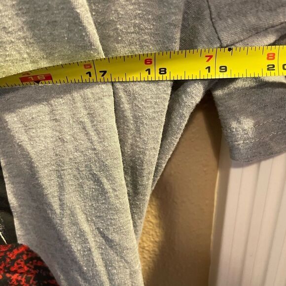 Home Alone Men’s Medium Shirt - Picture 7 of 10